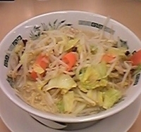 「野菜たっぷりタンメン（490円）+大盛（サービス券）」@日高屋 町屋店の写真