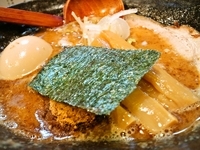 「濃厚狼煙ラーメン（細麺・大盛）+味玉」@狼煙 〜NOROSHI〜の写真