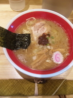 「豚鶏そば 麺カタメ【780円】 チャーカツ【150円】」@赤備の写真