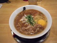 「徳島らーめん バラ肉 +生玉子」@徳島らーめん まるたか 南あわじ店の写真