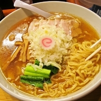 「中華そば+タマネギ増し 780円+50円=830円」@銀座 朧月の写真