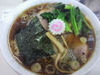 「青島ラーメン +自家製麺 50円増し+茹ほうれん草 50円増し」@青島食堂 秋葉原店の写真