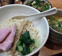 「あったかピリ辛味噌つけ麺+たっぷり九条ねぎのチャーシューごはん」@麺や 福一の写真