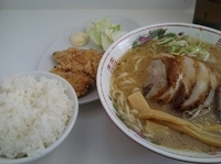 「ラーメン肉ダブル+唐揚げ定食」@肉屋の写真