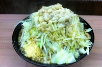 「大ラーメン豚入り+豚増し+無料全増し」@魔人豚の写真