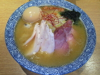 「【冬期限定】純鶏白湯+ミックスチャーシュー+味玉+しっとりチキン」@麺屋 一燈の写真