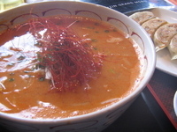 「エビチリ坦々麺+餃子（クーポン）+ウーロン茶（ランチサービス）」@らーめん 一陣の写真