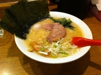 「塩豚骨ラーメン」@武松家 仲見世通り店の写真