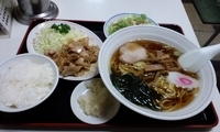 「日替わりラーメンと生姜焼き定食」@東京らーめん 桃源の写真