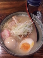 「桜焼豚塩ソバ + 煮たまご」@中華ソバ 櫻坂の写真
