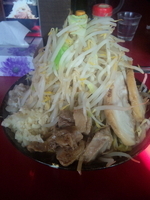 「ラーメン（小）+ぶた（全マシ、野菜はチョイマシ） 650+150」@麺や 唯桜の写真