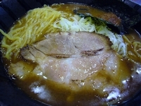 「煮干しらーめん[大盛りサービス]（650円）+半ライス（無料）」@北海道らぁめん 伝丸 我孫子店の写真