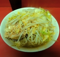 「小らーめん￥650（野菜・にんにく・カラメ）」@ラーメン二郎 千住大橋駅前店の写真