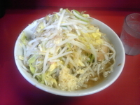 「小ラーメン（野菜・にんにく少し）650円」@ラーメン二郎 桜台駅前店の写真