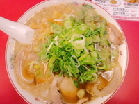 「特製醤油肉入りラーメン（大） ※麺硬め、ネギ多め」@ラーメン魁力屋 船橋成田街道店の写真