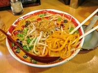 「激辛スタミナ麺+大盛 800円+100円=900円」@だるまのめ 池袋西口店の写真