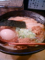 「濃厚狼煙ラーメン（細麺）+大盛り+半肉+味玉」@狼煙 〜NOROSHI〜の写真