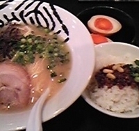 「然ラーメン・食べラー油ご飯セット（780円）+煮玉子（ぱど）」@然屋 竹ノ塚店の写真