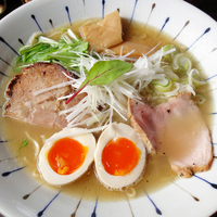 「藤原家麺（白（醤油））924円」@らー麺 藤原家の写真