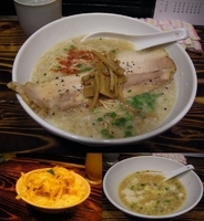 「『しろいぶし+いぶしチャーシュー&炙りチーズごはん（￥680+2」@ら～めん煙の写真