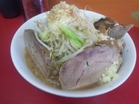 「ラーメン（並）、（ヤサイ、ニンニク）￥700+小豚￥150」@モッコリ豚の写真