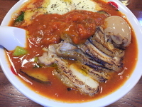 「太陽のトマトカレー麺（850円）+鶏チャーシュー（200円）+チ」@太陽のトマト麺 四谷2丁目店の写真