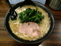 「ラーメン（大盛サービス）+ホウレンソウ」@豚骨醤油らーめん 誠屋 池尻店の写真