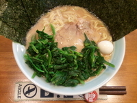 「カツオ醤油豚骨ラーメン 並（麺硬め）+のり5枚+レンソウマシ」@GO!GO!みなみ家の写真