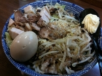 「【平日18時まで限定】 まぜそば750円+ 煮卵100円」@めん屋 匠神 新所沢店の写真