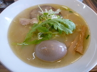 「トリシオパイタンラーメン（+麺大盛り&味玉）」@ラーメン ロケットキッチンの写真