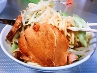 「ラーメン中（ヤサイチョイマシ）」@ラーメン北郎の写真