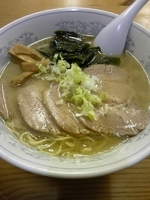 「豚骨正油チャーシューメン800 + セット150」@ラーメン かるあの写真
