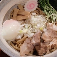 「武蔵野油そば 普通盛 + 温泉たまごのせ」@武蔵野アブラ学会 神田店の写真