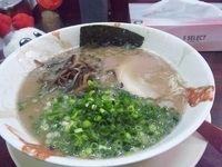 「博多長浜ラーメン+替え玉」@らーめん 由宇松本の写真