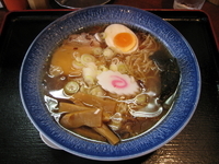 「鶏と豚と魚介のトリプルスープ麺トッピング入り（しょうゆ味）:70」@あきんどラーメンの写真