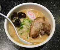 「白 豚骨らーめん」@北狼 西早稲田店の写真