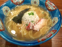 「支那そば、白、黒ハーフ」@八雲の写真