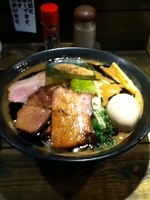 「黒真空そば」@喜元門 本店の写真