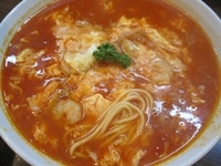 「トマトラーメン（小辛） 880円」@ラーメン ギョーザの店 金春の写真