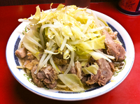 「小ラーメン豚入り ヤサイ」@ラーメン二郎 目黒店の写真