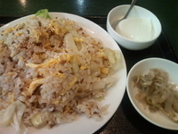 「半チャーハン（麺類注文で300円）」@百香亭 つくば本店の写真