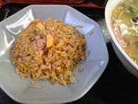 「半チャーハン+タン麺（麺類を一緒に注文すると￥270）」@ラーメン 新京の写真