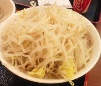 「ラーメン中 + 豚増し （ 野菜、にんにく）」@ジャンクガレッジ イオンレイクタウンmori店の写真