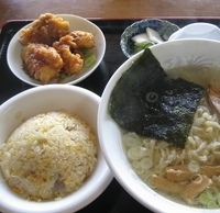 「サービスセット平日限定780円（塩ラーメン+半チャーハン+からあ」@富士多の写真