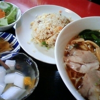 「チャーシュー麺+半炒飯セット 680円 （ミニサラダ、ざーさい、」@東福楼の写真