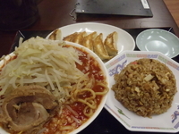 「Bセット（激レッド、焼飯、餃子（850円））」@ジャンクガレッジ 西船店の写真