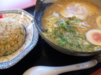 「にんたまラーメンチャーハンセット￥750」@ゆにろーず 茨城T.S店の写真
