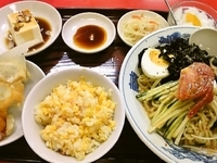 「ゴマ冷やし、チャーハン、ぎょうざのセット ￥680」@海華 立石本店の写真