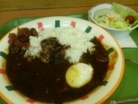 「カシミール風黒カレー温玉添え（780円）」@サンディーヌEXPRESS 上野店の写真