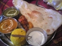 「Aセット（ほうれん草マッシュルームカレー+チキンカレー+タンドリ」@PANASの写真